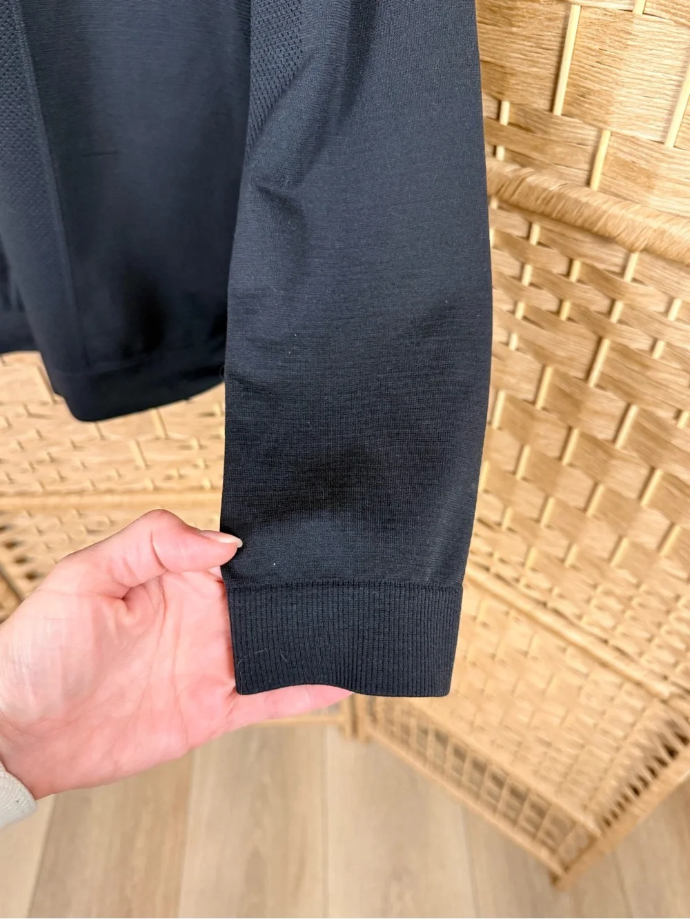 Lululemon Swiftly Tech Long Sleeve (Breeze) Relaxed Fit Black Size 10